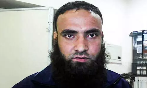 LeT handler Shabir Ahmed Lone held in Delhi’s Ghazipur; foreign currencies, SIM seized LeT handler Shabir Ahmed Lone held in Delhi’s Ghazipur; foreign currencies, SIM seized