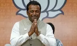 Indian tennis star Leander Paes joins BJP