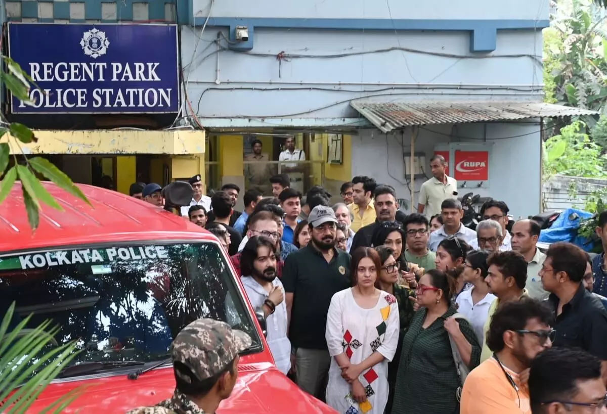 Tollywood holds silent protest, FIR filed in Rahul Banerjee drowning case Tollywood holds silent protest, FIR filed in Rahul Banerjee drowning case