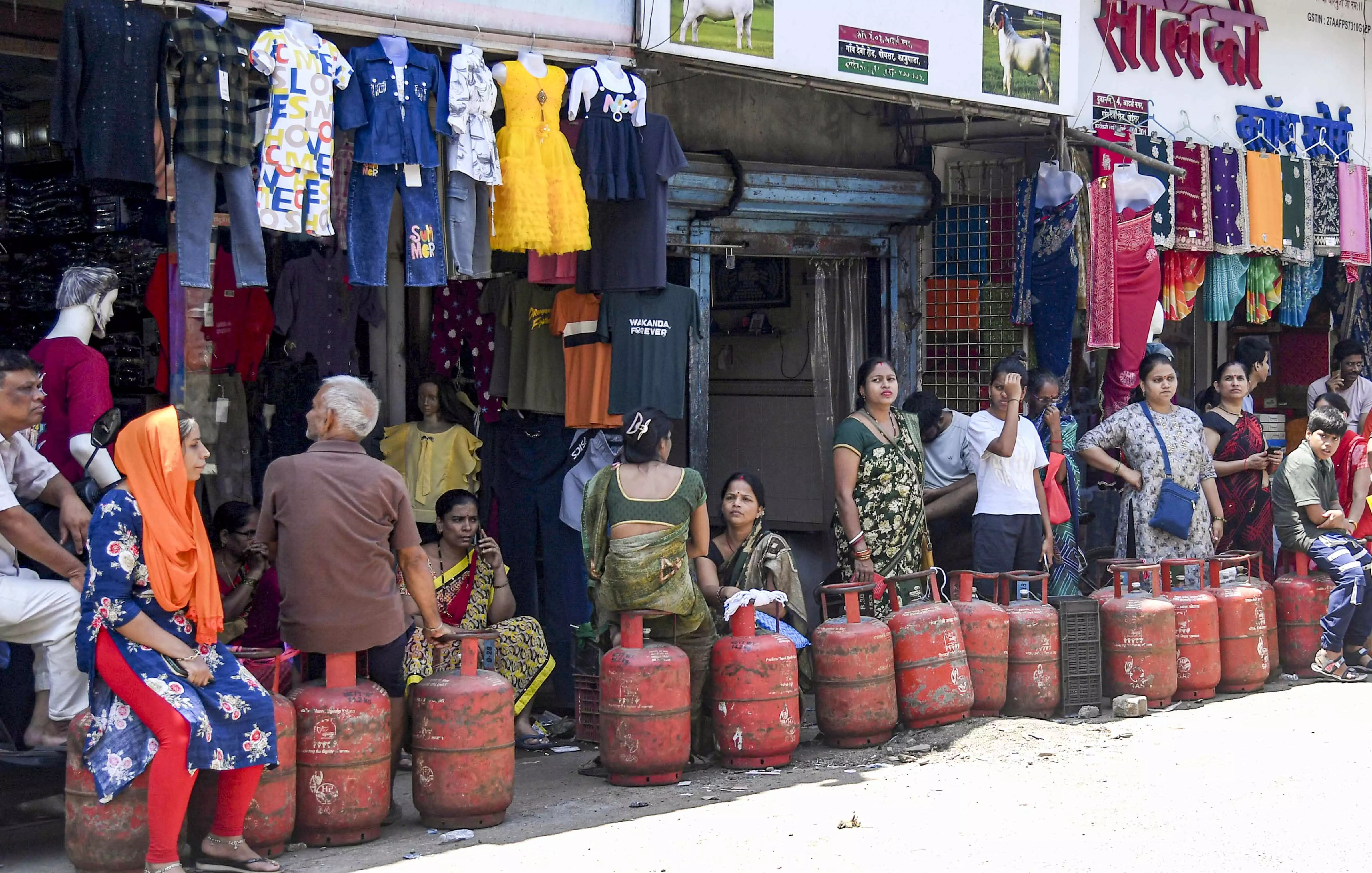 Govt doubles 5-kg LPG cylinder quota Govt doubles 5-kg LPG cylinder quota
