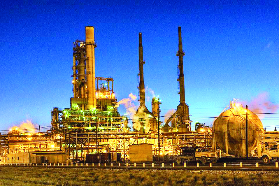 India caps refinery margins after windfall tax to cushion fuel losses