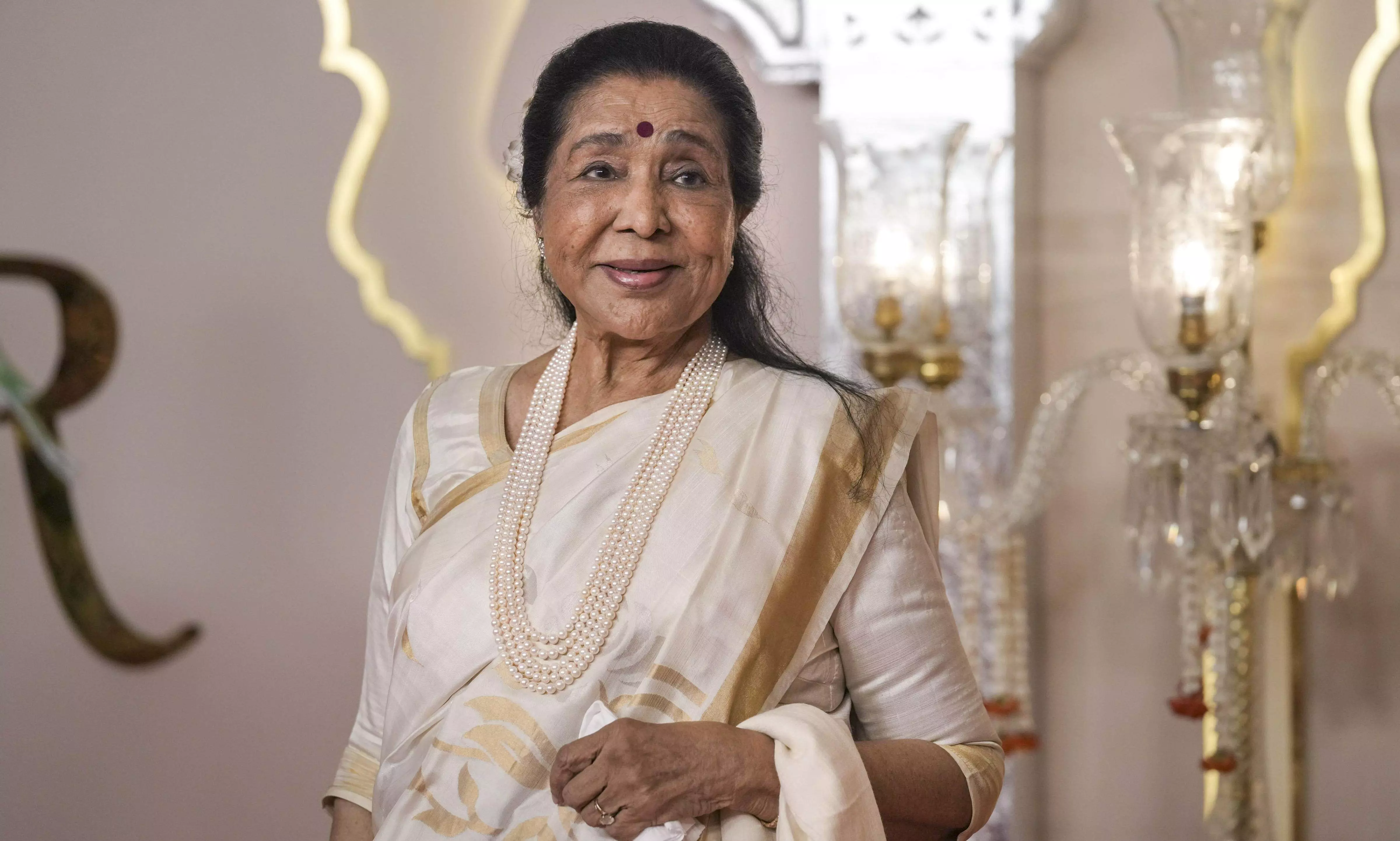 Legendary singer Asha Bhosle passes away at 92 Legendary singer Asha Bhosle passes away at 92
