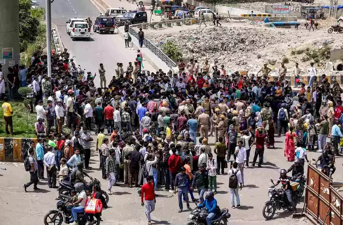 Noida workers’ protest turns violent, vehicles torched; DM introduces new wage rule Noida workers’ protest turns violent, vehicles torched; DM introduces new wage rule