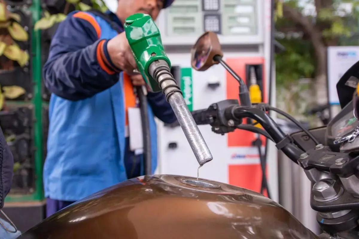 Fuel price freeze: Rs 18/litre loss on petrol, Rs 35 per litre on diesel Fuel price freeze: Rs 18/litre loss on petrol, Rs 35 per litre on diesel