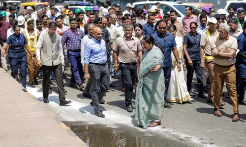 CM inspects North Delhi, flags open drains, cleanliness lapses