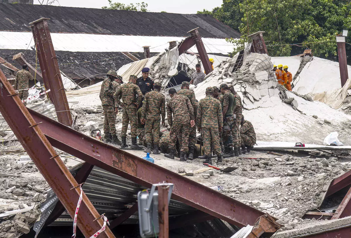 Kolkata Warehouse Collapse: Death Toll Rises to 10 as Rescue Operations Continue