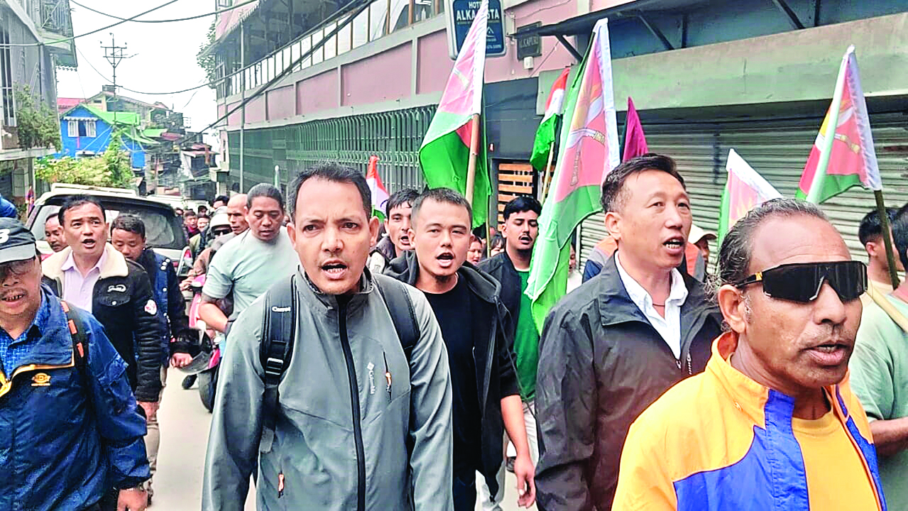 GSP stages Lalkothi gherao over Gorkhaland demand; Anit Thapa says responsibility rests with BJP