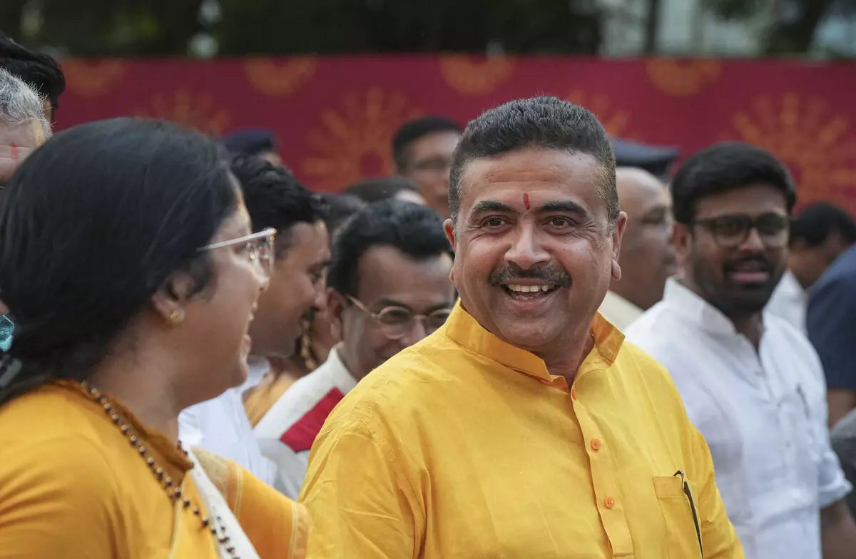 CM: 12,400 new Durga pujas got state nod | Mahalaya spectacle blends Bengal’s heritage with Guinness record CM: 12,400 new Durga pujas got state nod | Mahalaya spectacle blends Bengal’s heritage with Guinness record