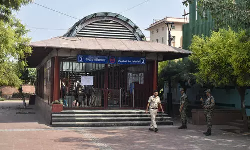 Delhi Metro reopens entry, exit gates of stations closed due to Congress protest Delhi Metro reopens entry, exit gates of stations closed due to Congress protest