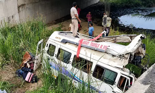8 killed, 15 injured as minibus falls into 15-foot drain along Delhi-Mumbai Expressway in Kota