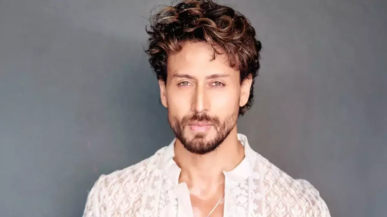 Bollywood actor Tiger Shroff escapes assassination attempt in Mumbai, 3 Men shot at him Bollywood actor Tiger Shroff escapes assassination attempt in Mumbai, 3 Men shot at him